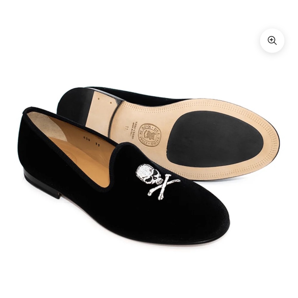 Del Toro MEN'S BLACK VELVET SLIPPER II WITH SKULL & BONE. 8.5